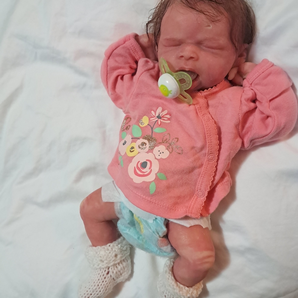 Realistic marshmallow silicone baby girl doll - Picture 3 of 17